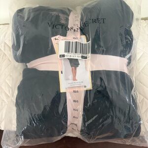 NWT Victoria's Secret Black Plush Robe retail $69